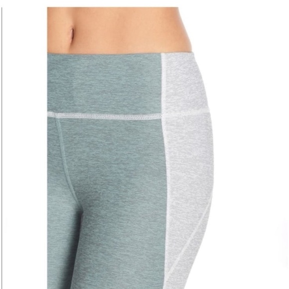 Outdoor Voices Lot of 2 size small leggings… navy blue crop capri style - Picture 4 of 8